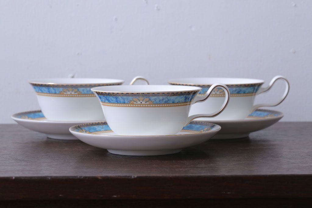 アンティーク雑貨　中古　イギリス　Wedgwood(ウェッジウッド)　Curzon(カーゾン)シリーズ　カップ&ソーサー3客セット(2)(洋食器)