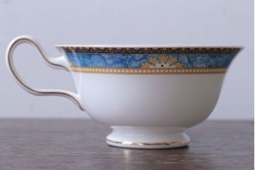 アンティーク雑貨　中古　イギリス　Wedgwood(ウェッジウッド)　Curzon(カーゾン)シリーズ　カップ&ソーサー3客セット(2)(洋食器)