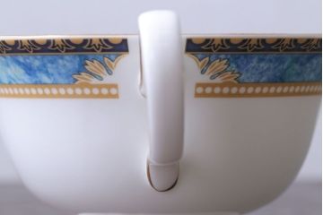 アンティーク雑貨　中古　イギリス　Wedgwood(ウェッジウッド)　Curzon(カーゾン)シリーズ　カップ&ソーサー3客セット(2)(洋食器)