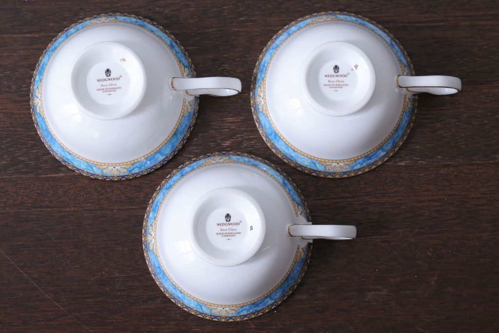 アンティーク雑貨　中古　イギリス　Wedgwood(ウェッジウッド)　Curzon(カーゾン)シリーズ　カップ&ソーサー3客セット(2)(洋食器)