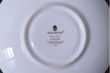 アンティーク雑貨　中古　イギリス　Wedgwood(ウェッジウッド)　Curzon(カーゾン)シリーズ　カップ&ソーサー3客セット(2)(洋食器)