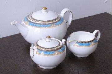 アンティーク雑貨　中古　イギリスWedgwood(ウェッジウッド)　Curzon(カーゾン)シリーズ　ポット・シュガー・クリーマー3点セット(洋食器)