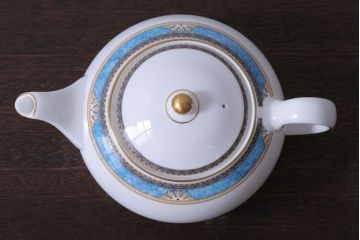 アンティーク雑貨　中古　イギリスWedgwood(ウェッジウッド)　Curzon(カーゾン)シリーズ　ポット・シュガー・クリーマー3点セット(洋食器)