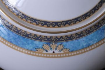 アンティーク雑貨　中古　イギリスWedgwood(ウェッジウッド)　Curzon(カーゾン)シリーズ　ポット・シュガー・クリーマー3点セット(洋食器)