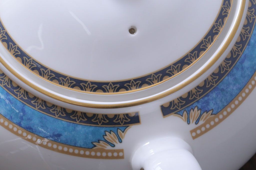 アンティーク雑貨　中古　イギリスWedgwood(ウェッジウッド)　Curzon(カーゾン)シリーズ　ポット・シュガー・クリーマー3点セット(洋食器)