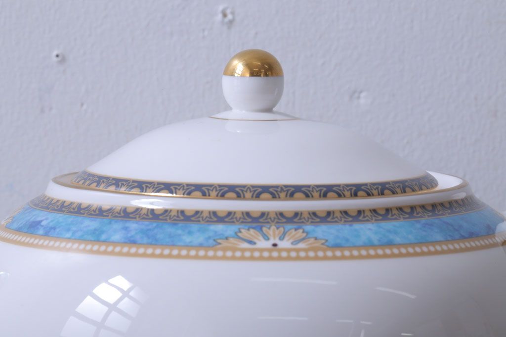 アンティーク雑貨　中古　イギリスWedgwood(ウェッジウッド)　Curzon(カーゾン)シリーズ　ポット・シュガー・クリーマー3点セット(洋食器)