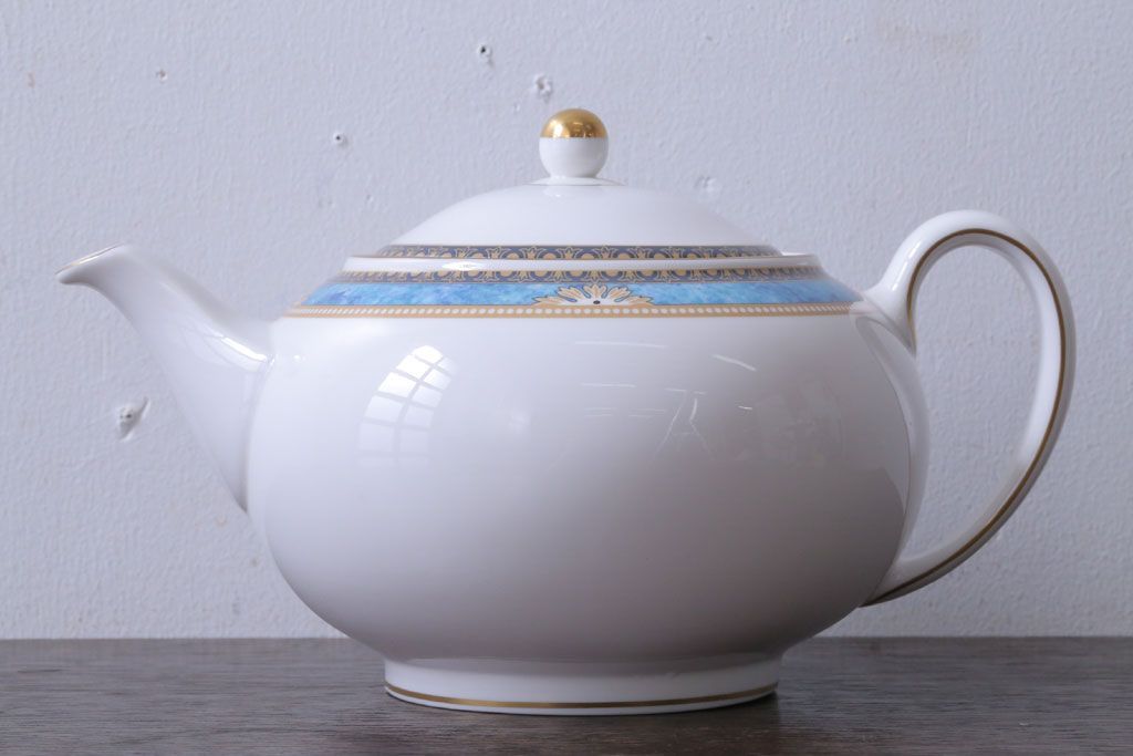 アンティーク雑貨　中古　イギリスWedgwood(ウェッジウッド)　Curzon(カーゾン)シリーズ　ポット・シュガー・クリーマー3点セット(洋食器)