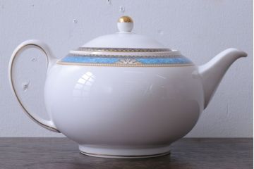 アンティーク雑貨　中古　イギリスWedgwood(ウェッジウッド)　Curzon(カーゾン)シリーズ　ポット・シュガー・クリーマー3点セット(洋食器)