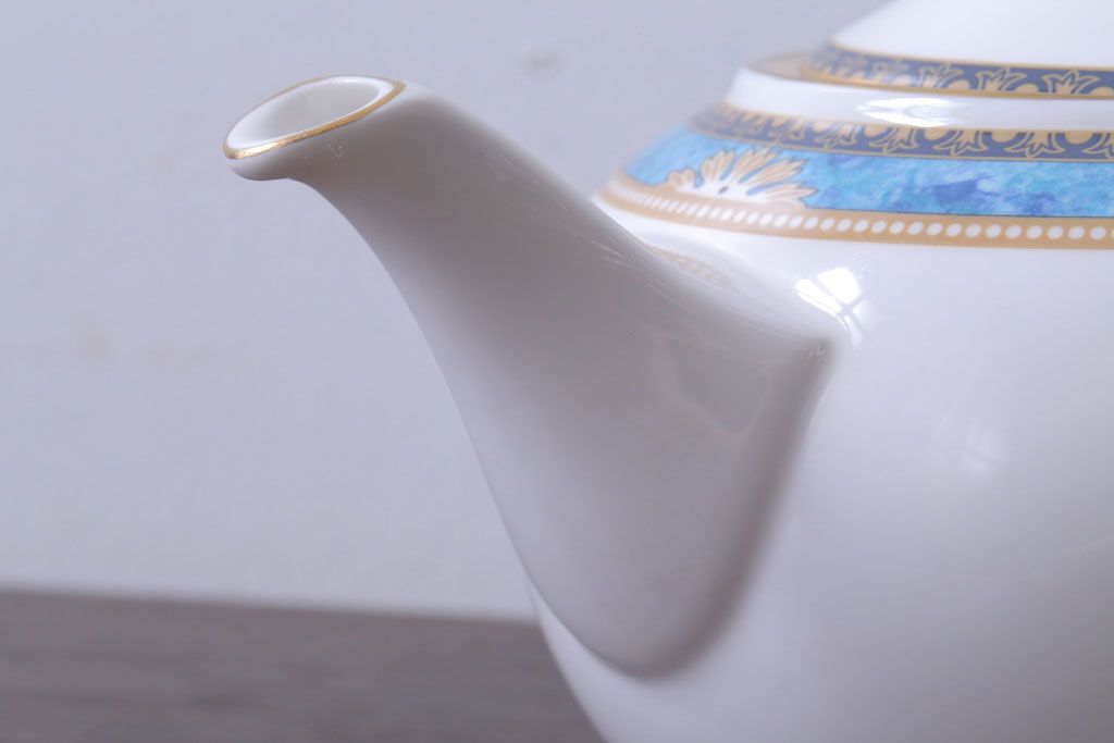 アンティーク雑貨　中古　イギリスWedgwood(ウェッジウッド)　Curzon(カーゾン)シリーズ　ポット・シュガー・クリーマー3点セット(洋食器)