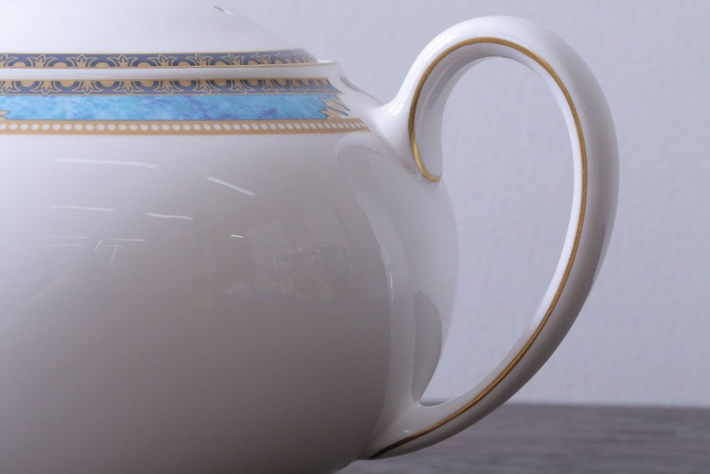 アンティーク雑貨　中古　イギリスWedgwood(ウェッジウッド)　Curzon(カーゾン)シリーズ　ポット・シュガー・クリーマー3点セット(洋食器)