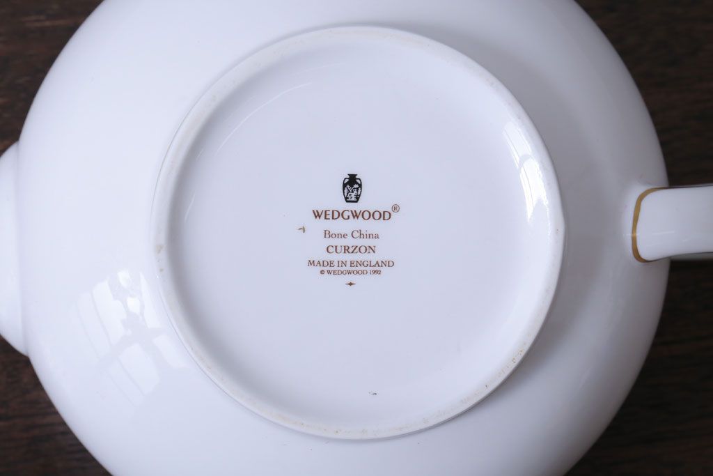 アンティーク雑貨　中古　イギリスWedgwood(ウェッジウッド)　Curzon(カーゾン)シリーズ　ポット・シュガー・クリーマー3点セット(洋食器)