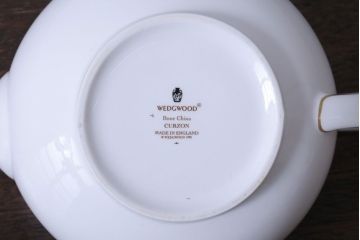 アンティーク雑貨　中古　イギリスWedgwood(ウェッジウッド)　Curzon(カーゾン)シリーズ　ポット・シュガー・クリーマー3点セット(洋食器)