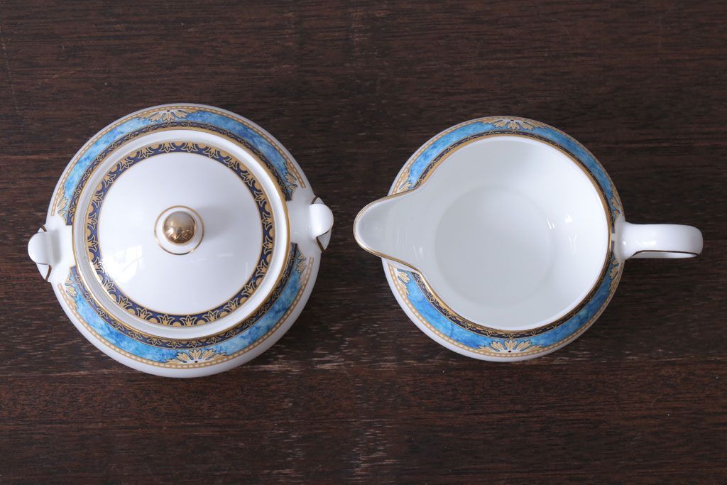 アンティーク雑貨　中古　イギリスWedgwood(ウェッジウッド)　Curzon(カーゾン)シリーズ　ポット・シュガー・クリーマー3点セット(洋食器)