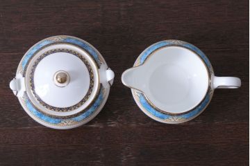 アンティーク雑貨　中古　イギリスWedgwood(ウェッジウッド)　Curzon(カーゾン)シリーズ　ポット・シュガー・クリーマー3点セット(洋食器)
