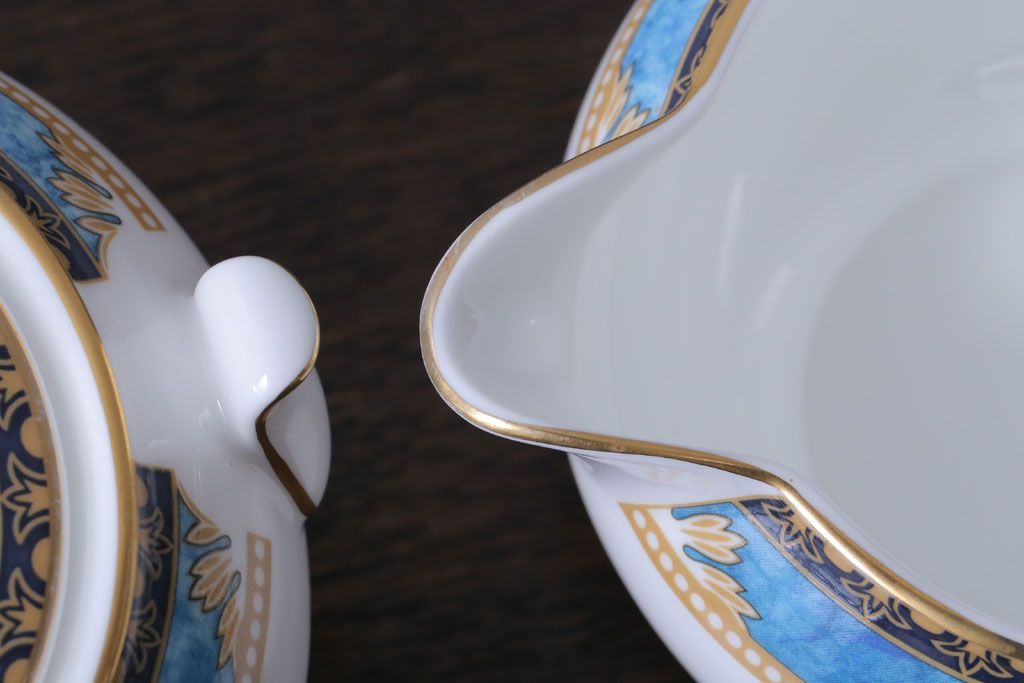 アンティーク雑貨　中古　イギリスWedgwood(ウェッジウッド)　Curzon(カーゾン)シリーズ　ポット・シュガー・クリーマー3点セット(洋食器)
