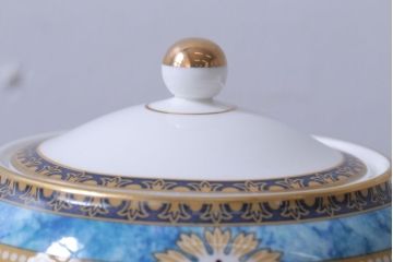 アンティーク雑貨　中古　イギリスWedgwood(ウェッジウッド)　Curzon(カーゾン)シリーズ　ポット・シュガー・クリーマー3点セット(洋食器)