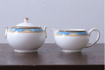アンティーク雑貨　中古　イギリスWedgwood(ウェッジウッド)　Curzon(カーゾン)シリーズ　ポット・シュガー・クリーマー3点セット(洋食器)
