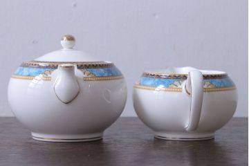 アンティーク雑貨　中古　イギリスWedgwood(ウェッジウッド)　Curzon(カーゾン)シリーズ　ポット・シュガー・クリーマー3点セット(洋食器)