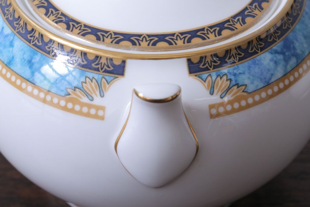 アンティーク雑貨　中古　イギリスWedgwood(ウェッジウッド)　Curzon(カーゾン)シリーズ　ポット・シュガー・クリーマー3点セット(洋食器)