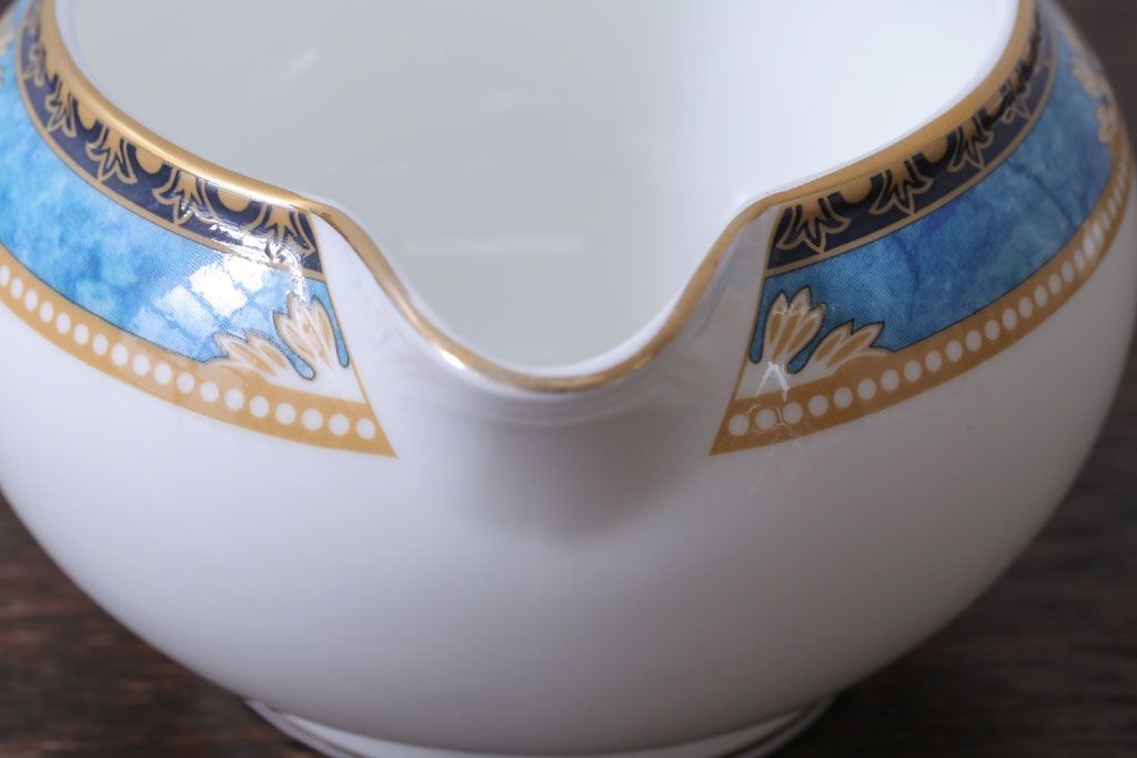 アンティーク雑貨　中古　イギリスWedgwood(ウェッジウッド)　Curzon(カーゾン)シリーズ　ポット・シュガー・クリーマー3点セット(洋食器)
