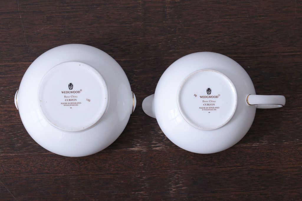 アンティーク雑貨　中古　イギリスWedgwood(ウェッジウッド)　Curzon(カーゾン)シリーズ　ポット・シュガー・クリーマー3点セット(洋食器)