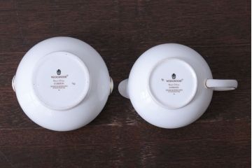 アンティーク雑貨　中古　イギリスWedgwood(ウェッジウッド)　Curzon(カーゾン)シリーズ　ポット・シュガー・クリーマー3点セット(洋食器)