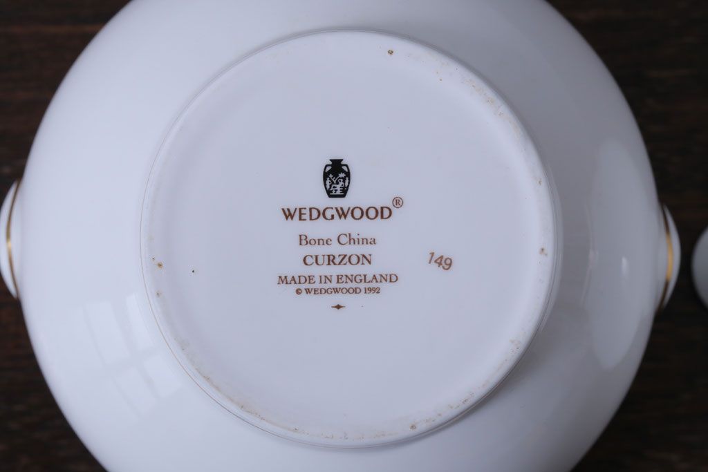 アンティーク雑貨　中古　イギリスWedgwood(ウェッジウッド)　Curzon(カーゾン)シリーズ　ポット・シュガー・クリーマー3点セット(洋食器)