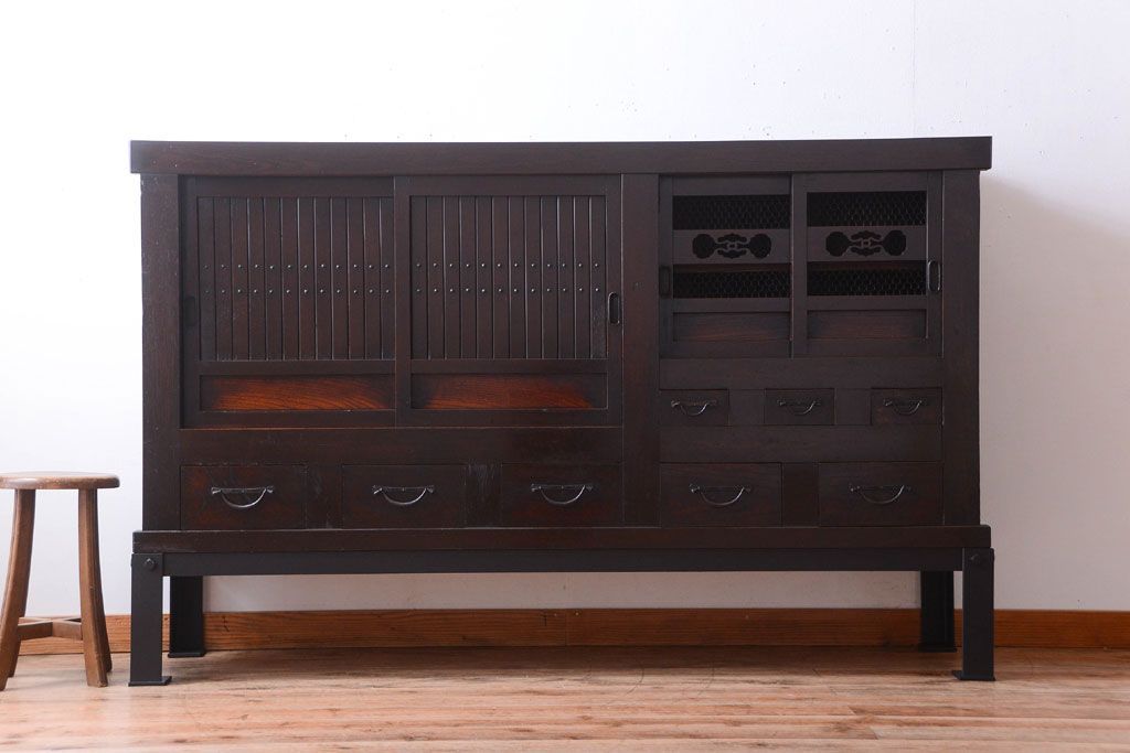 アンティーク家具　古民具・骨董　明治期　重厚な鉄脚付き!六尺水屋箪笥サイドボード