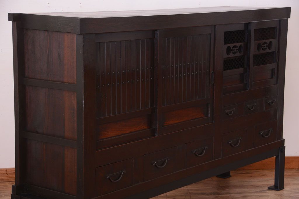 アンティーク家具　古民具・骨董　明治期　重厚な鉄脚付き!六尺水屋箪笥サイドボード