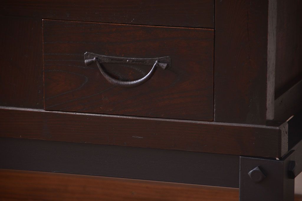 アンティーク家具　古民具・骨董　明治期　重厚な鉄脚付き!六尺水屋箪笥サイドボード