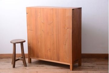 レトロ家具　昭和レトロ　モールガラス入り!脚付きのアンティーク収納戸棚