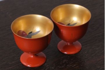 アンティーク雑貨　大正〜昭和初期　鶴亀の図　木製蒔絵盃2客(漆器・杯)