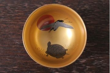 アンティーク雑貨　大正〜昭和初期　鶴亀の図　木製蒔絵盃2客(漆器・杯)