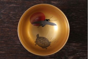 アンティーク雑貨　大正〜昭和初期　鶴亀の図　アンティーク木製蒔絵盃2客(漆器・杯)