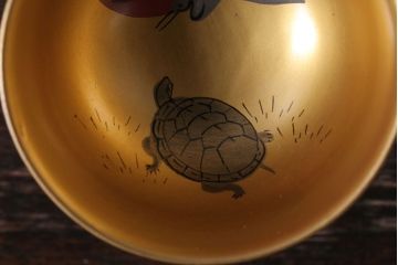 アンティーク雑貨　大正〜昭和初期　鶴亀の図　アンティーク木製蒔絵盃2客(漆器・杯)