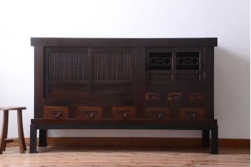 アンティーク家具　古民具・骨董　明治期　重厚な鉄脚付き!六尺水屋箪笥サイドボード(2)