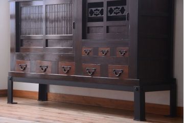 アンティーク家具　古民具・骨董　明治期　重厚な鉄脚付き!六尺水屋箪笥サイドボード(2)