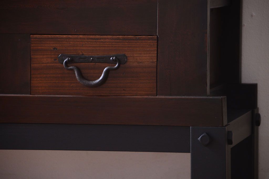 アンティーク家具　古民具・骨董　明治期　重厚な鉄脚付き!六尺水屋箪笥サイドボード(2)