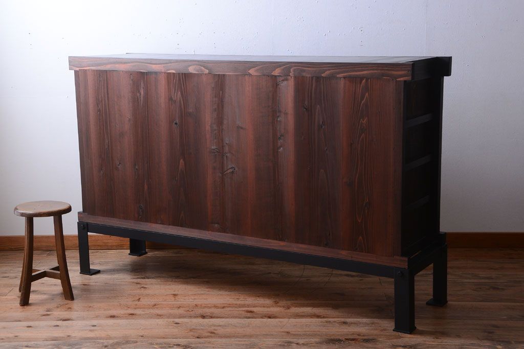 アンティーク家具　古民具・骨董　明治期　重厚な鉄脚付き!六尺水屋箪笥サイドボード(2)