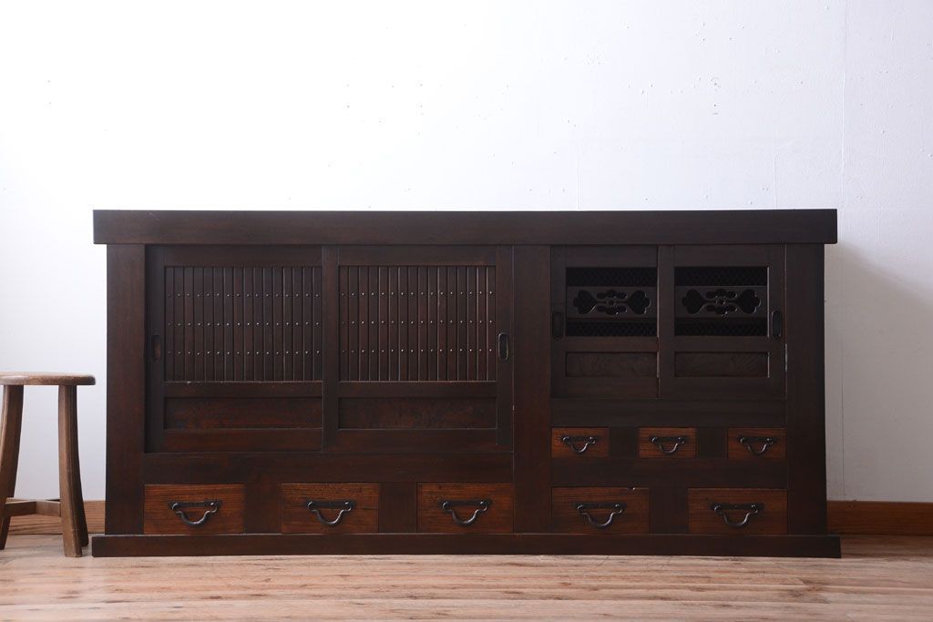 アンティーク家具　古民具・骨董　明治期　重厚な鉄脚付き!六尺水屋箪笥サイドボード(2)