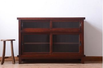 アンティーク家具　和製アンティーク　脚付き!モールガラス引き戸のサイドボード(収納棚)