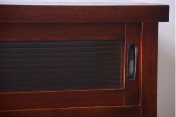 アンティーク家具　和製アンティーク　脚付き!モールガラス引き戸のサイドボード(収納棚)