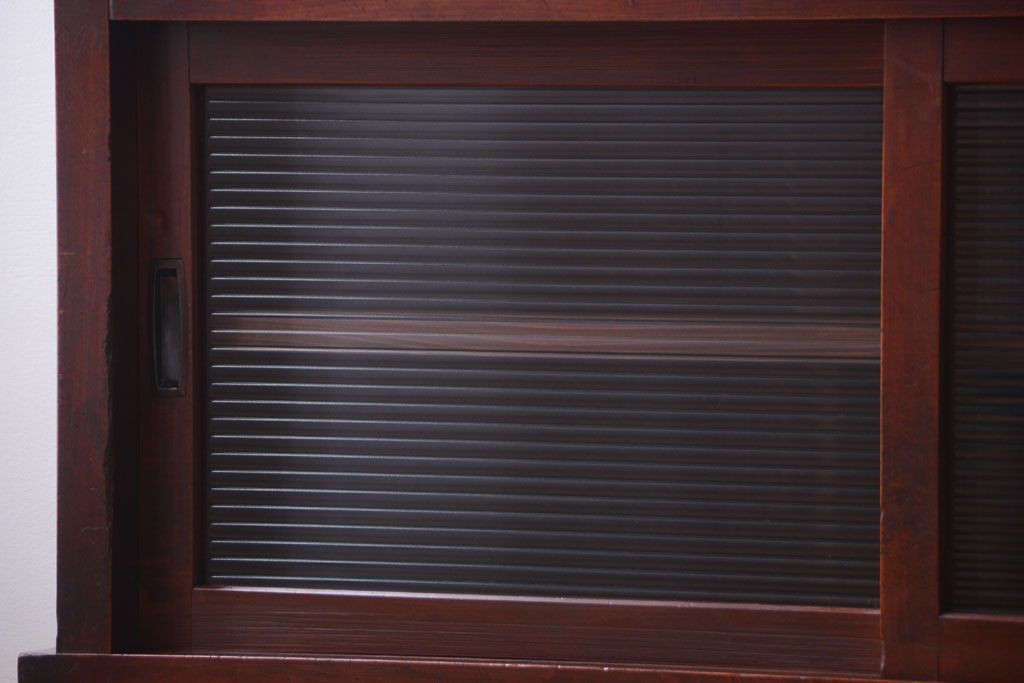 アンティーク家具　和製アンティーク　脚付き!モールガラス引き戸のサイドボード(収納棚)