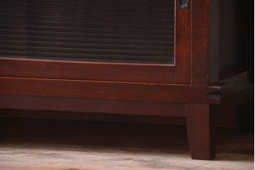 アンティーク家具　和製アンティーク　脚付き!モールガラス引き戸のサイドボード(収納棚)