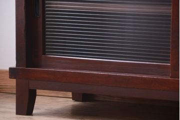 アンティーク家具　和製アンティーク　脚付き!モールガラス引き戸のサイドボード(収納棚)