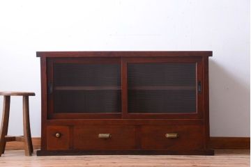 アンティーク家具　和製アンティーク　モールガラス引き戸のサイドボード(収納棚)