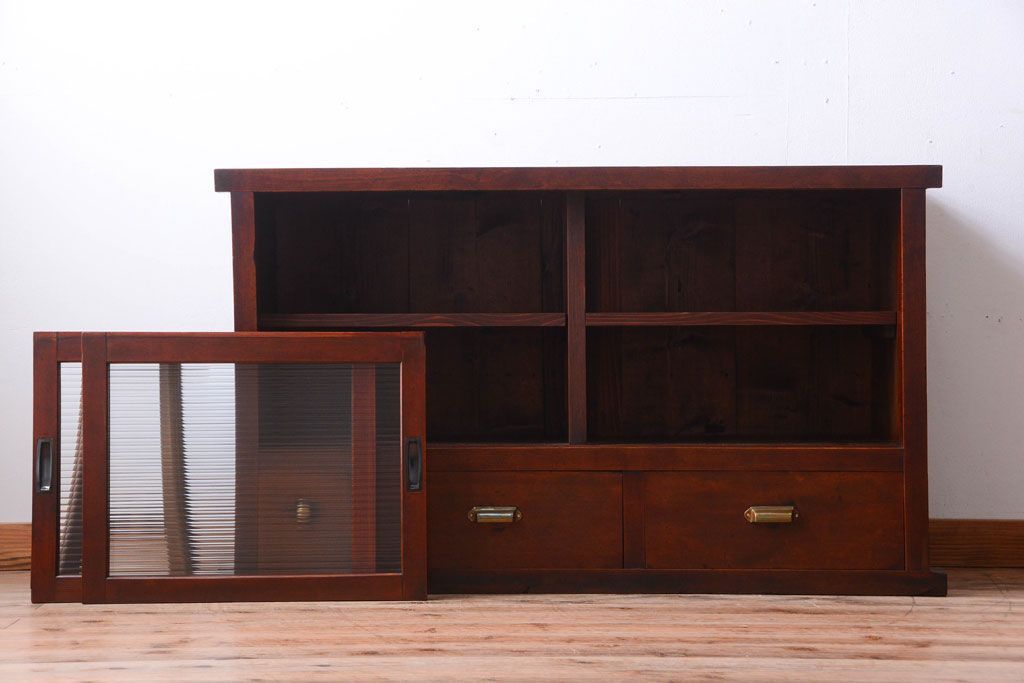 アンティーク家具　和製アンティーク　モールガラス引き戸のサイドボード(収納棚)