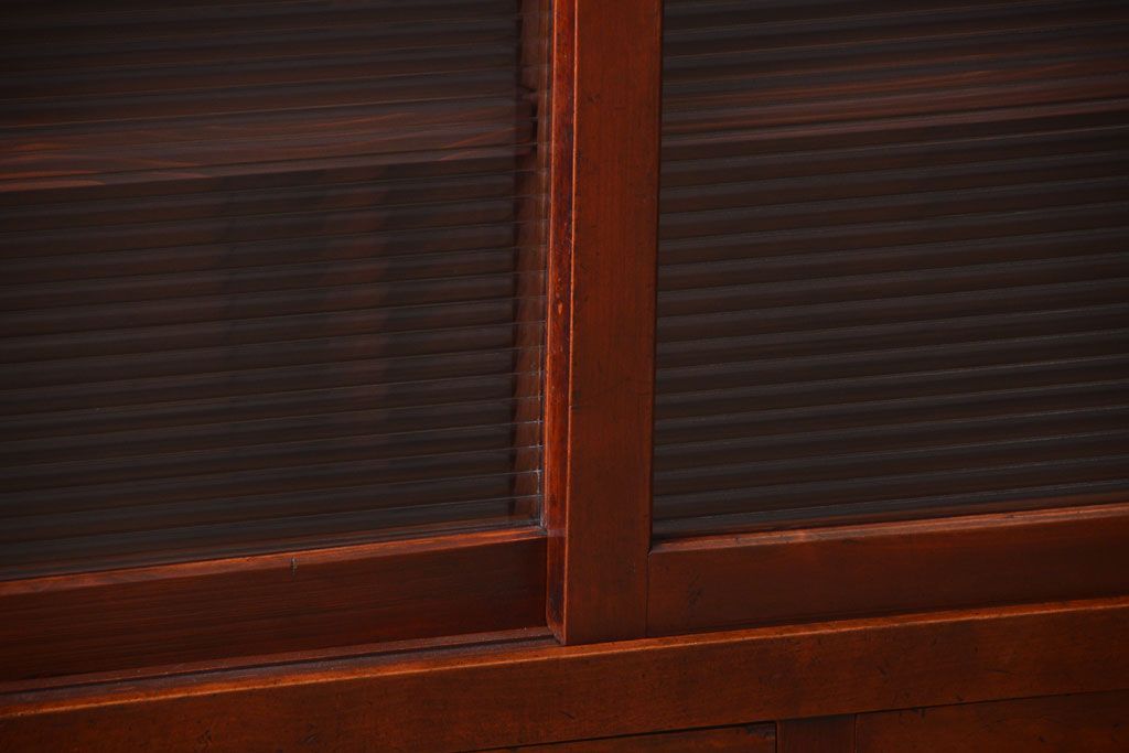 アンティーク家具　和製アンティーク　モールガラス引き戸のサイドボード(収納棚)