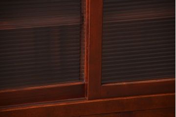 アンティーク家具　和製アンティーク　モールガラス引き戸のサイドボード(収納棚)