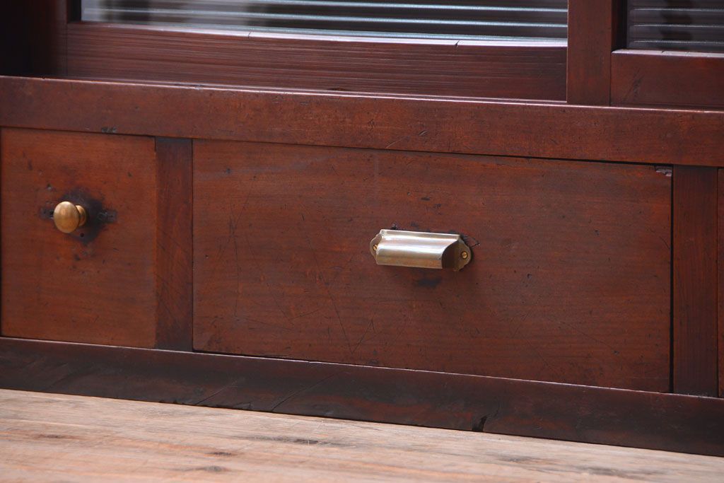 アンティーク家具　和製アンティーク　モールガラス引き戸のサイドボード(収納棚)